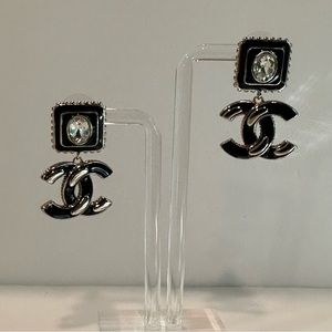 ☘️☘️ Chanel ☘️☘️ Black Square Crystal Dangle Earrings